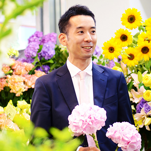 【青山花茂本店】母の日の
カーネーション