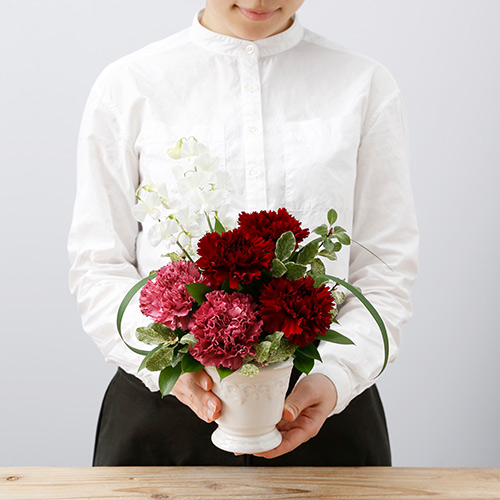 【青山花茂本店】母の日の
カーネーション