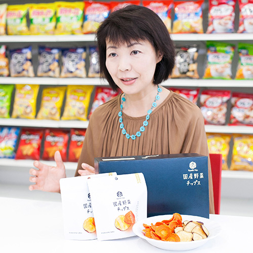 【Calbee】国産野菜チップス 淡路島産たまねぎと北海道産じゃがいも BOXタイプ