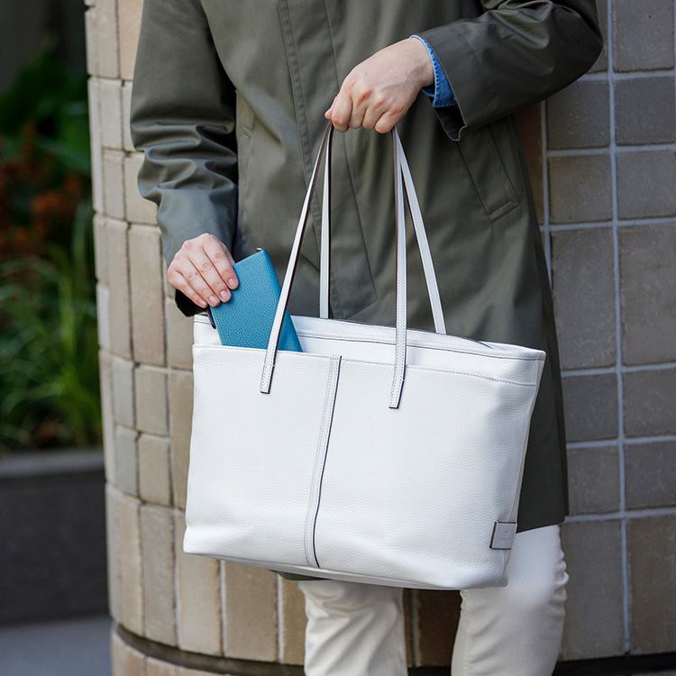 【新品未使用】モヘイム　ハンドバッグ　トートバッグ　白　ホワイト　かばん　鞄バッグ