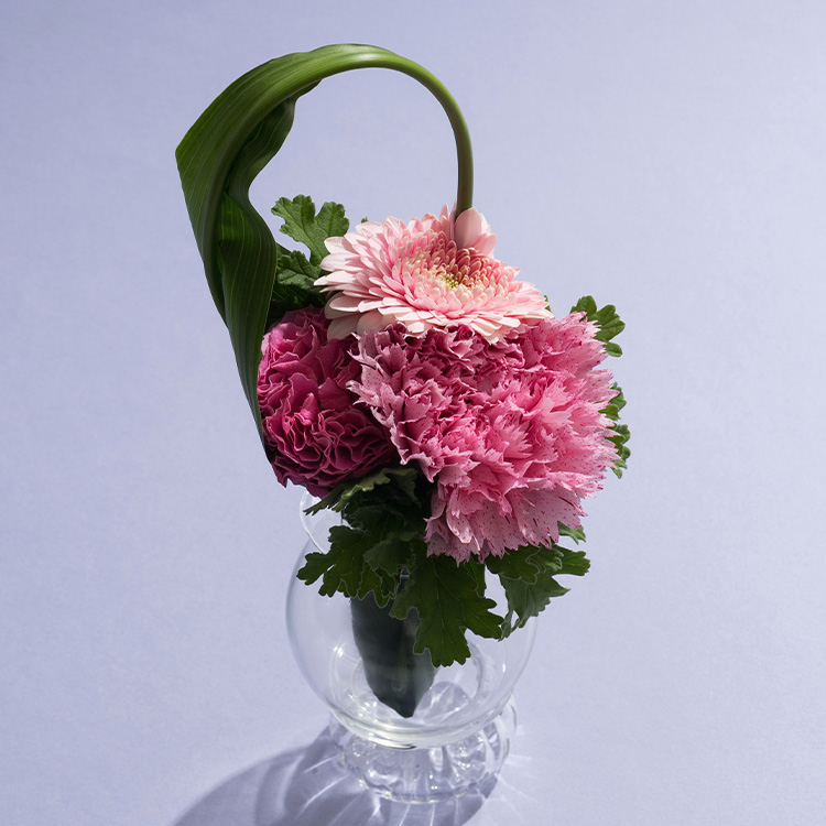 Keita Flower Design】母の日カーネーションと花瓶のマリアージュ 藤巻百貨店