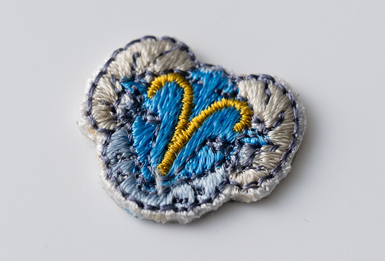 【タナベ刺繍】手刺繍入り リストウォーマー 星座ワッペンモデル