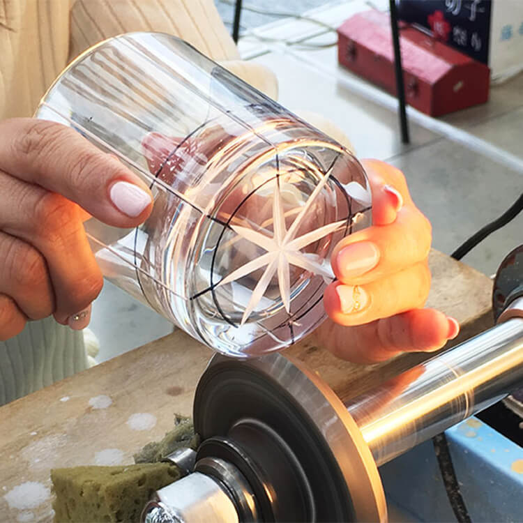 A traditional craftsman will teach you how to do it! - Edo faceting workshop -